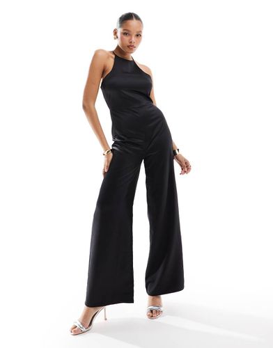 Tuta jumpsuit in raso con fondo ampio e scollo a vogatore nera - ASOS DESIGN - Modalova