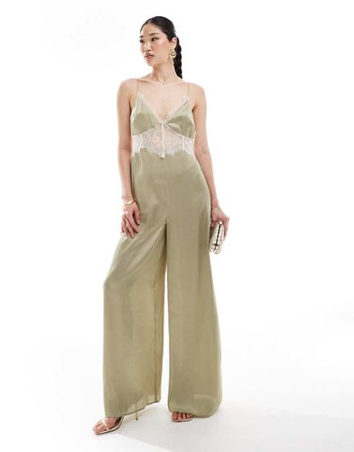 Tuta jumpsuit kaki in raso con inserti in pizzo - ASOS DESIGN - Modalova