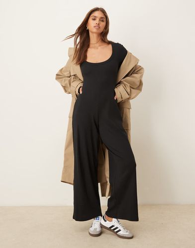 Tuta jumpsuit nera a coste con maniche lunghe e scollo rotondo - ASOS DESIGN - Modalova