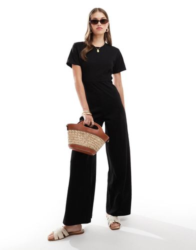 Tuta jumpsuit nera a palazzo con T-shirt aperta sul retro - ASOS DESIGN - Modalova