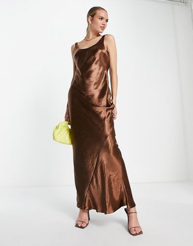 Vestito lungo taglio sbieco con scollo profondo sulla schiena color cioccolato - ASOS DESIGN - Modalova