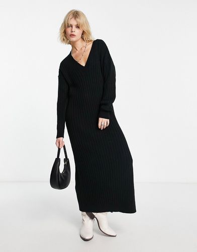 Vestito maglione lungo in maglia nera con scollo a V - ASOS DESIGN - Modalova