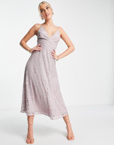 Vestito midi per ballo di fine anno in pizzo lilla con laccetti sulla schiena - ASOS DESIGN - Modalova