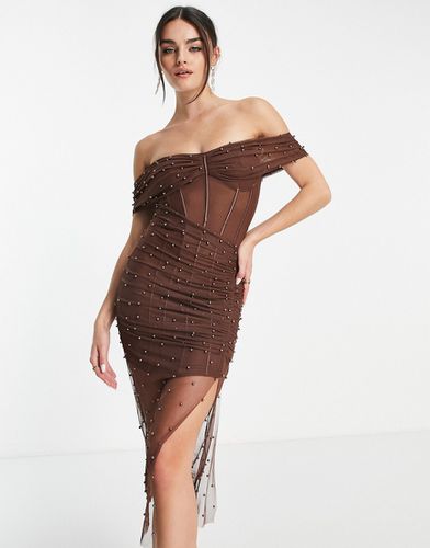 Vestito midi stile corsetto in rete color cioccolato con perle e scollo alla Bardot - ASOS DESIGN - Modalova