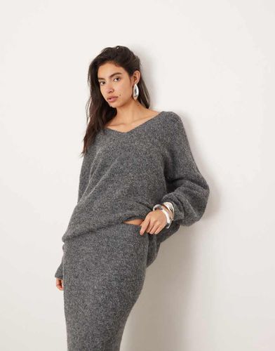 Maglione oversize antracite con scollo a V in coordinato - ASOS EDITION - Modalova