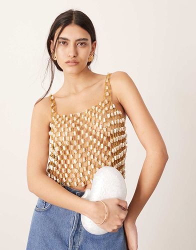 Crop top senza maniche dorato con trama a catena decorato con perle - ASOS EDITION - Modalova