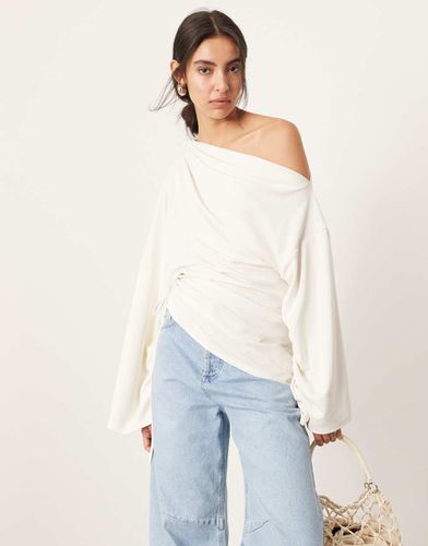 Top in jersey con spalla scoperta e maniche arricciate - ASOS EDITION - Modalova