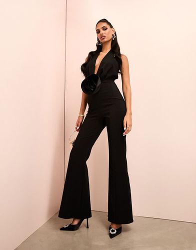 Tuta jumpsuit a zampa nera con scollo profondo e decorazione floreale - ASOS LUXE - Modalova