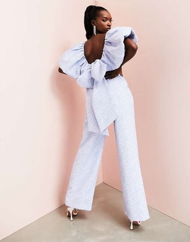 Tuta jumpsuit a fondo ampio a fiorellini jacquard con scollo Bardot - ASOS LUXE - Modalova