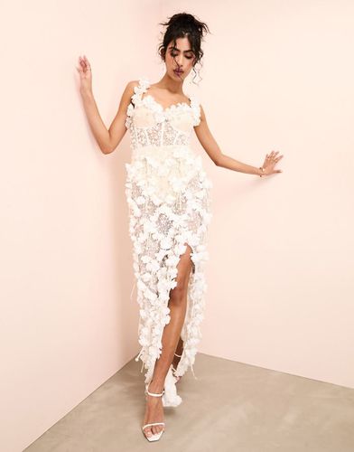 Vestito lungo in pizzo con decorazione a fiori e perle 3D - ASOS LUXE - Modalova