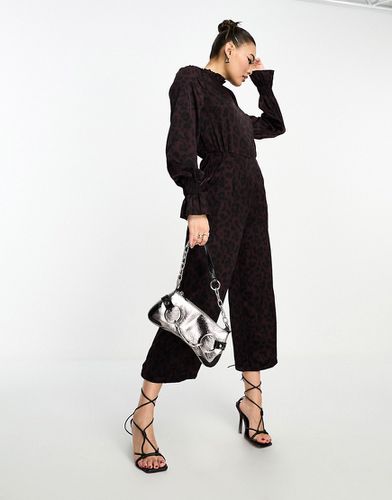 Tuta jumpsuit color prugna animalier con pantaloni culotte e collo alto - AX Paris - Modalova