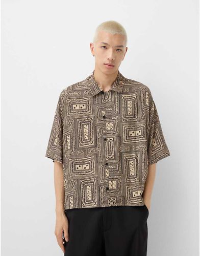 Collection - Camicia oversize squadrata beige con motivo - Bershka - Modalova