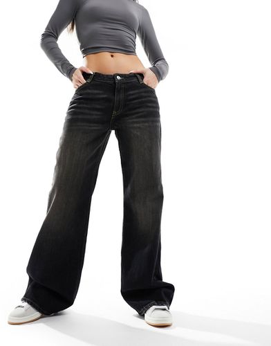Jeans ampi a zampa color sporco - Bershka - Modalova