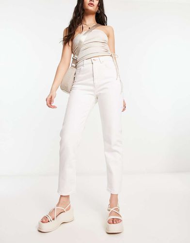 Mom jeans alla caviglia slim bianchi - Bershka - Modalova