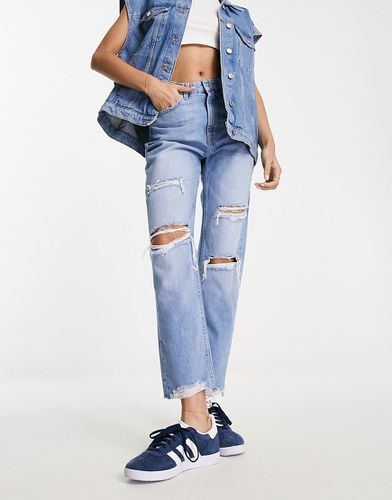 Mom jeans vestibilità confortevole chiaro con strappi - Bershka - Modalova