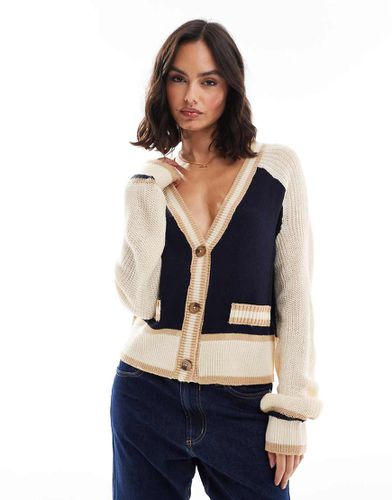 Cardigan stile college e crema con finiture a contrasto e bottoni - Brave Soul - Modalova