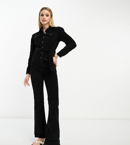 DTT Tall - Flora - Tuta jumpsuit in velluto a coste nera a fondo ampio con cintura - Don't Think Twice - Modalova