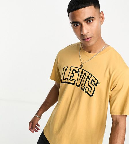 Esclusiva x Asos - T-shirt color cuoio con logo stile college - Levi's - Modalova