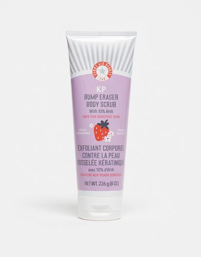 KP Bump Eraser - Scrub corpo alla fragola con 10% AHA da 226 g - First Aid Beauty - Modalova