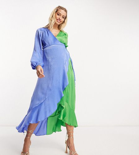 Vestito lungo blu e verde a contrasto con maniche a palloncino e volant - Flounce London Maternity - Modalova