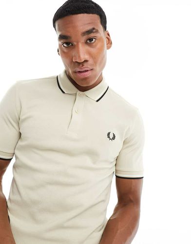 Polo crema con due righine a contrasto sui bordi - Fred Perry - Modalova