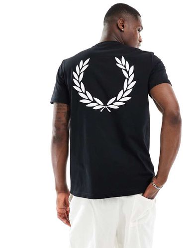 Powder - T-shirt nera con corona d'alloro sul retro - Fred Perry - Modalova