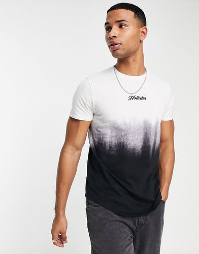 T-shirt grigia e bianca con fondo arrotondato e logo sfumato - Hollister - Modalova