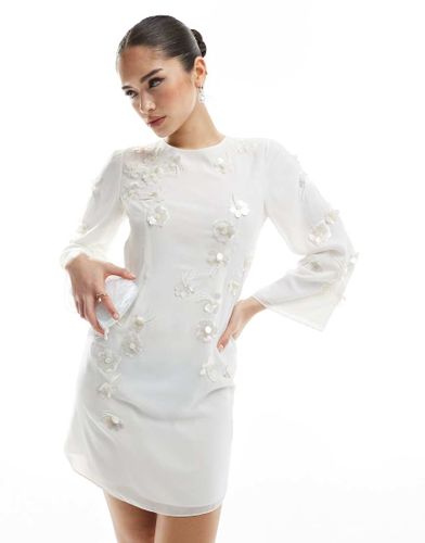 Robe courte de mariée à ornements avec manches évasées - Hope & Ivy - Modalova