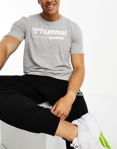 T-shirt vestibilità classica grigia con logo oversize - Hummel - Modalova