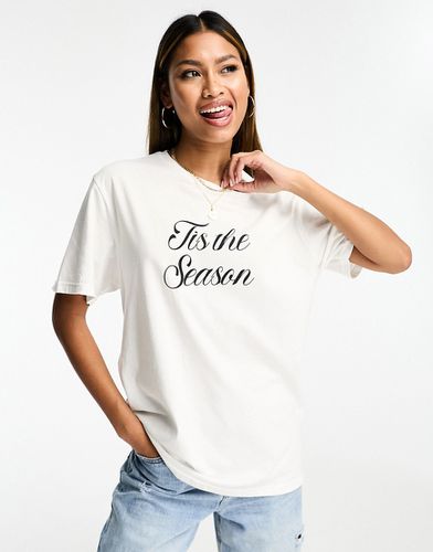 T-shirt bianca natalizia con scritta "Tis The Season" - In The Style - Modalova