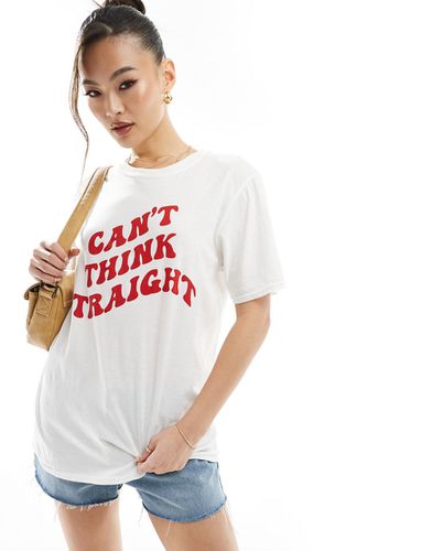 T-shirt bianca con scritta "Can't Think Straight" - In The Style - Modalova