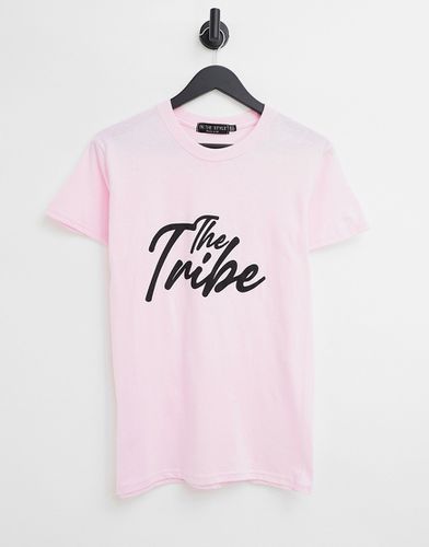 T-shirt da sposa con scritta "The Tribe" - In The Style - Modalova