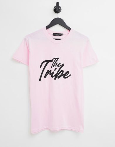 T-shirt da sposa con scritta "The Tribe" - In The Style - Modalova