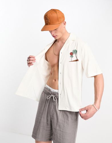 Camicia con colletto rever bianca oversize con stampa di palma sul retro - Jack & Jones - Modalova