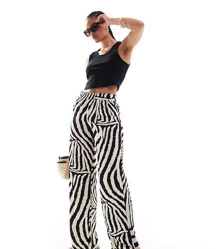 Pantaloni a fondo ampio con stampa zebrata - JDY Tall - Modalova