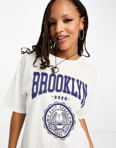 T-shirt oversize bianca con scritta "Brooklyn" sul retro - JJXX - Modalova