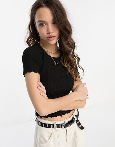 T-shirt nera taglio corto con fondo smerlato - ONLY - Modalova