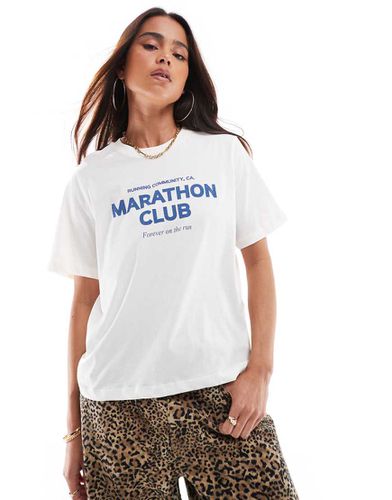 T-shirt bianca con stampa "Marathon Club" - ONLY - Modalova