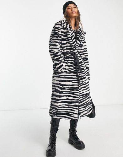 Cappotto taglio lungo in pelliccia sintetica zebrato con cintura - ONLY - Modalova