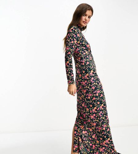 Vestito lungo a maniche lunghe con collo alto a fiori - Only Petite - Modalova