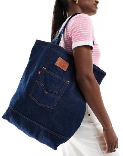 Borsa shopping in denim blu scuro con logo e tasca sul retro - Levi's - Modalova