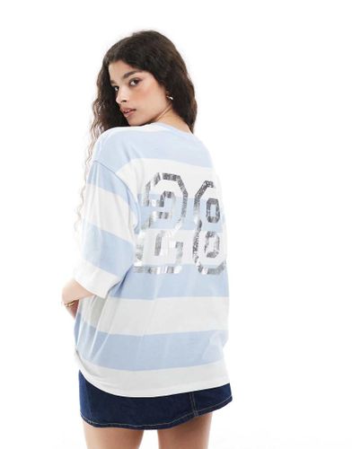 T-shirt oversize à imprimé style universitaire au dos et manches courtes - Bleu et blanc à rayures - Monki - Modalova