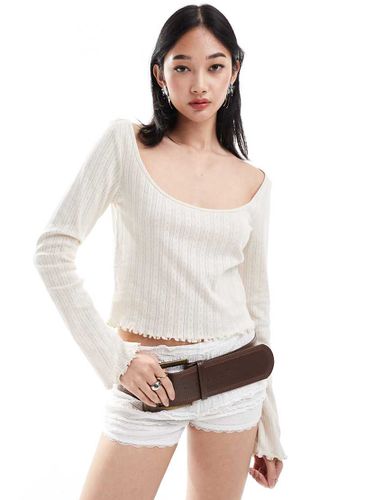 Top a maniche lunghe traforato beige con scollo ampio - Monki - Modalova