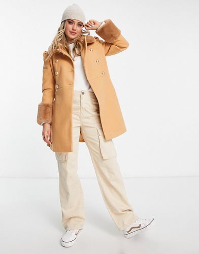 Cappotto color cammello con colletto e polsini in pelliccia sintetica - Miss Selfridge - Modalova