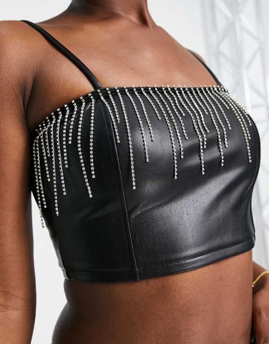 Brassière in pelle sintetica nera con frange di strass - Miss Selfridge - Modalova