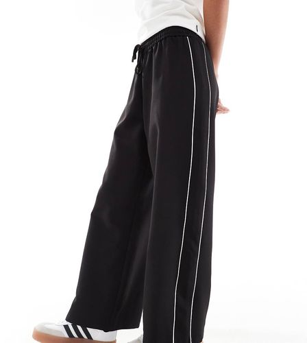 Joggers sartoriali neri con riga laterale - Miss Selfridge Petite - Modalova