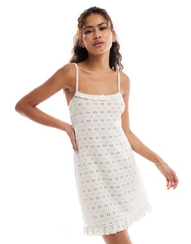 Robe babydoll courte en jersey avec détail en crochet - Crème - Miss Selfridge - Modalova