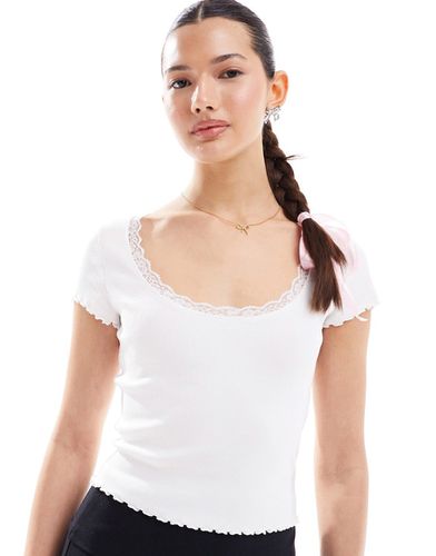 T-shirt a maniche corte traforata bianca con dettagli in pizzo e scollo rotondo - Miss Selfridge - Modalova