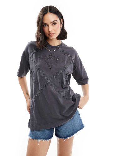 T-shirt oversize antracite lavaggio acido con ricami in pizzo - Miss Selfridge - Modalova