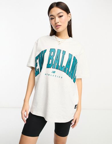 T-shirt bianca slavata con logo grande - New Balance - Modalova